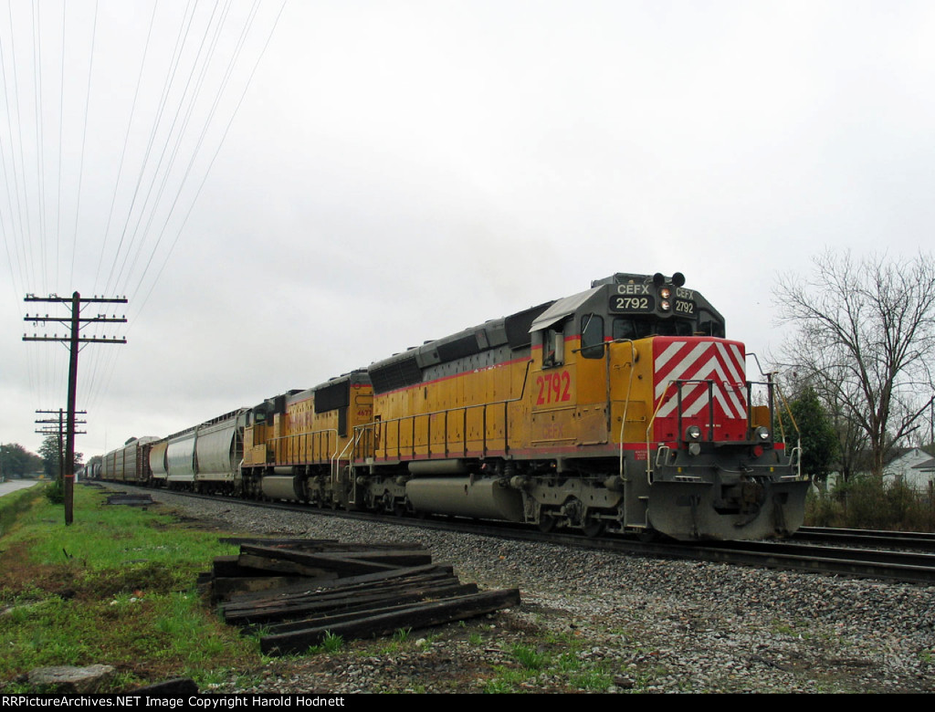 CEFX 2792 leads a northbound train out of Bennett Yard